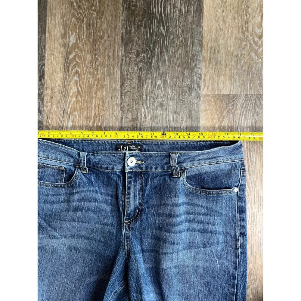 L.E.I. Sophia Hiphugger Shorts Juniors‎ 17 Blue Excellent Frayed Hem Bermuda